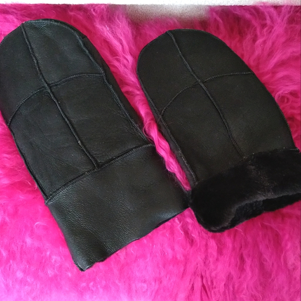 New Shearling (like) mittens - NWOT